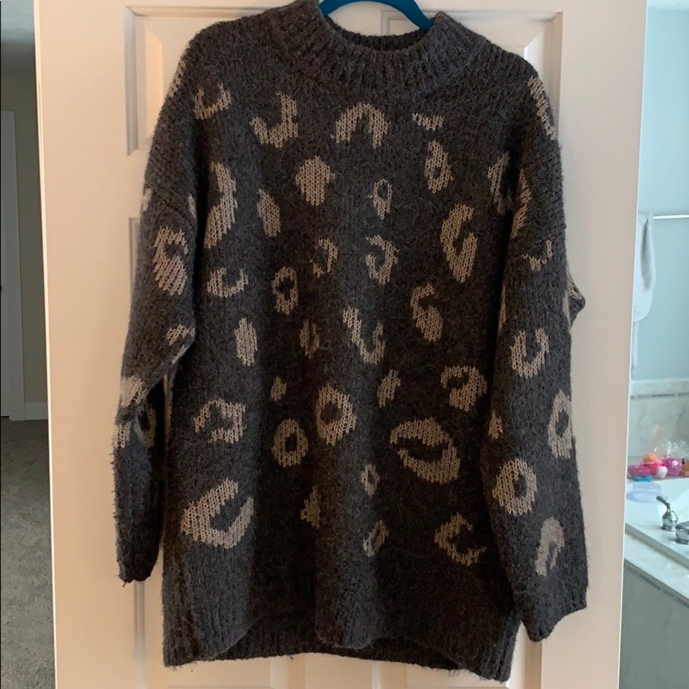 Leopard Sweater - Picture 2 of 3